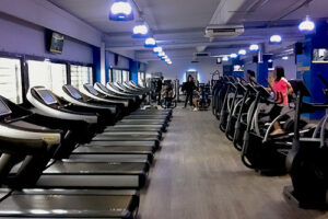 Salle de cardio propre à Marseille